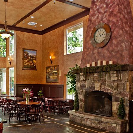 Silverton Inn & Suites Екстериор снимка