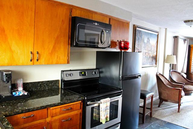 Silverton Inn & Suites Екстериор снимка