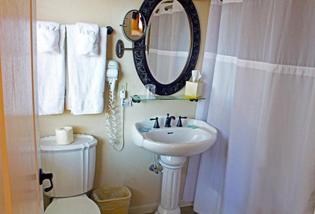 Silverton Inn & Suites Екстериор снимка