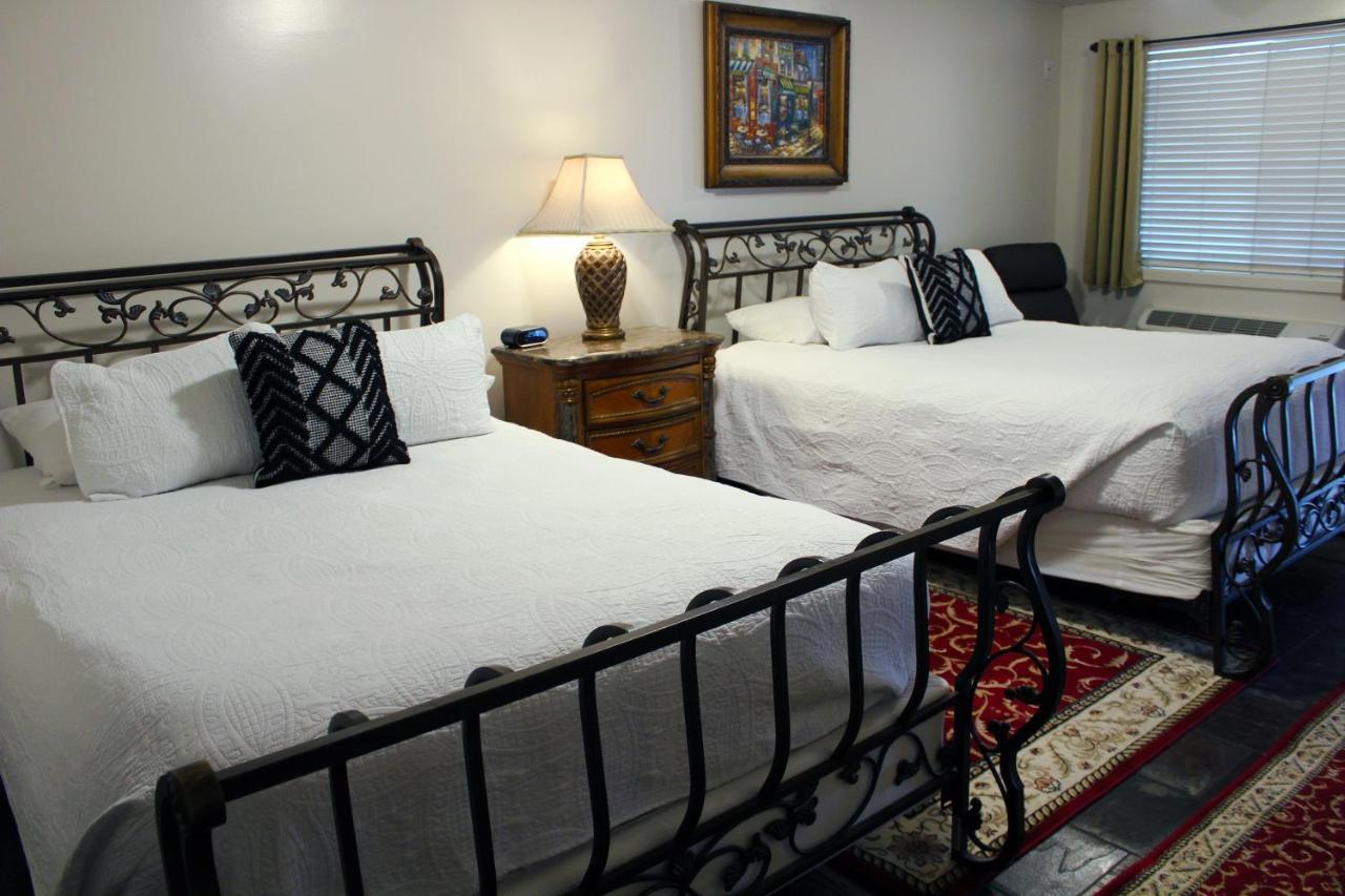 Silverton Inn & Suites Екстериор снимка