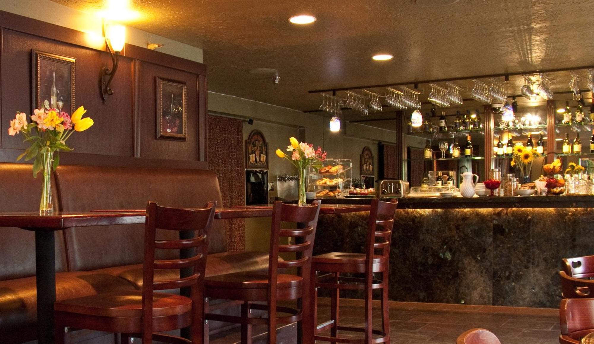 Silverton Inn & Suites Екстериор снимка