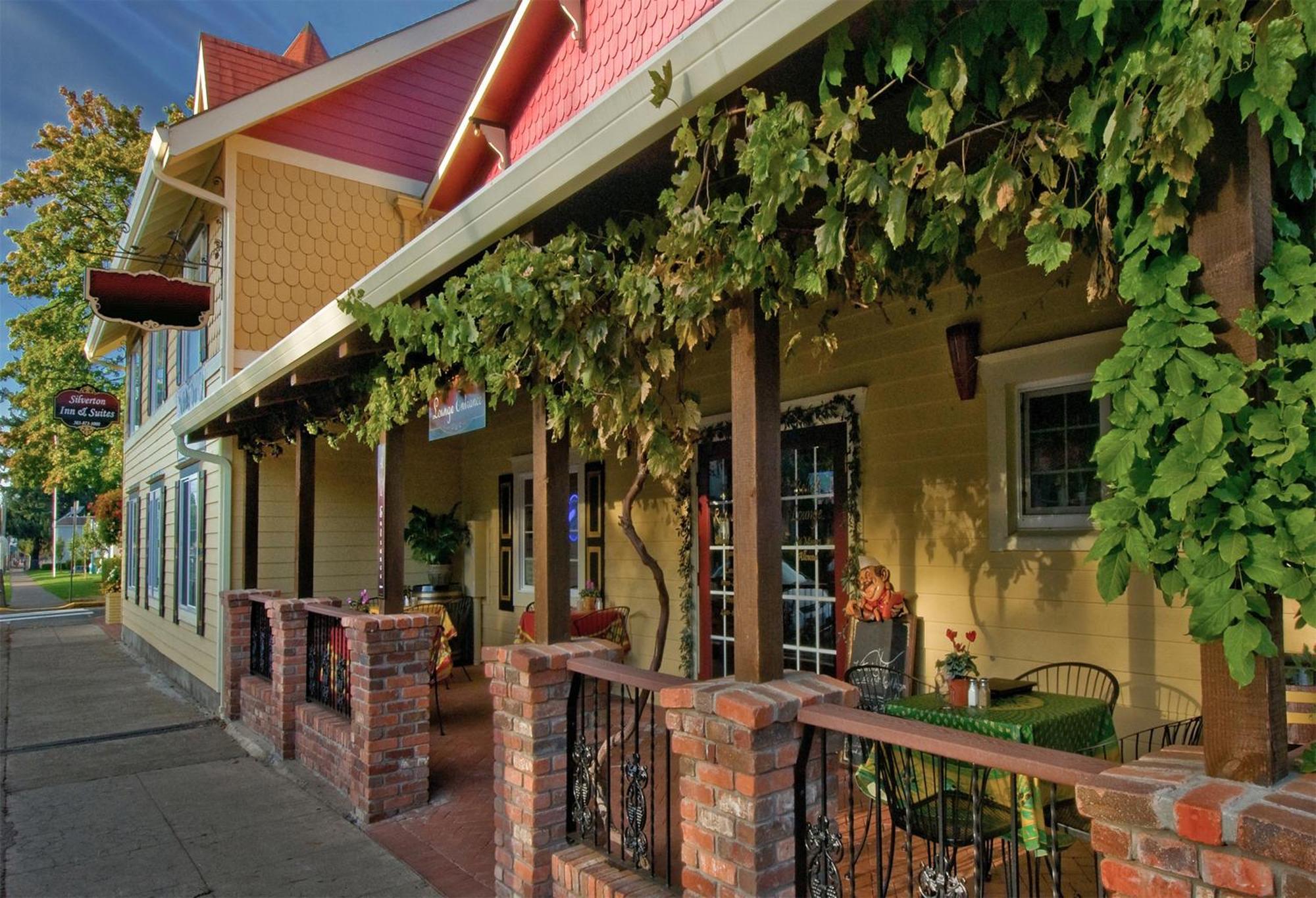 Silverton Inn & Suites Екстериор снимка