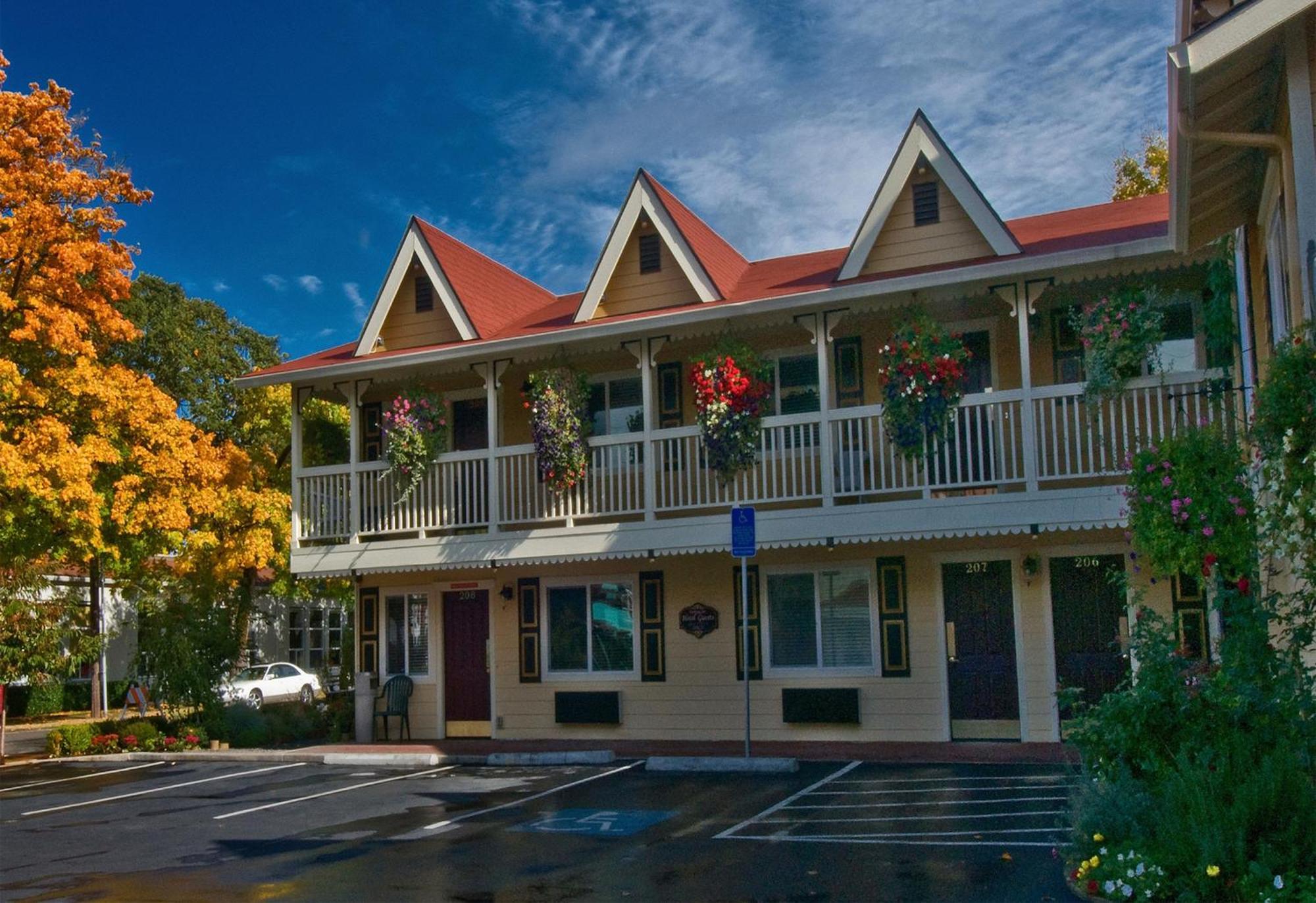 Silverton Inn & Suites Екстериор снимка