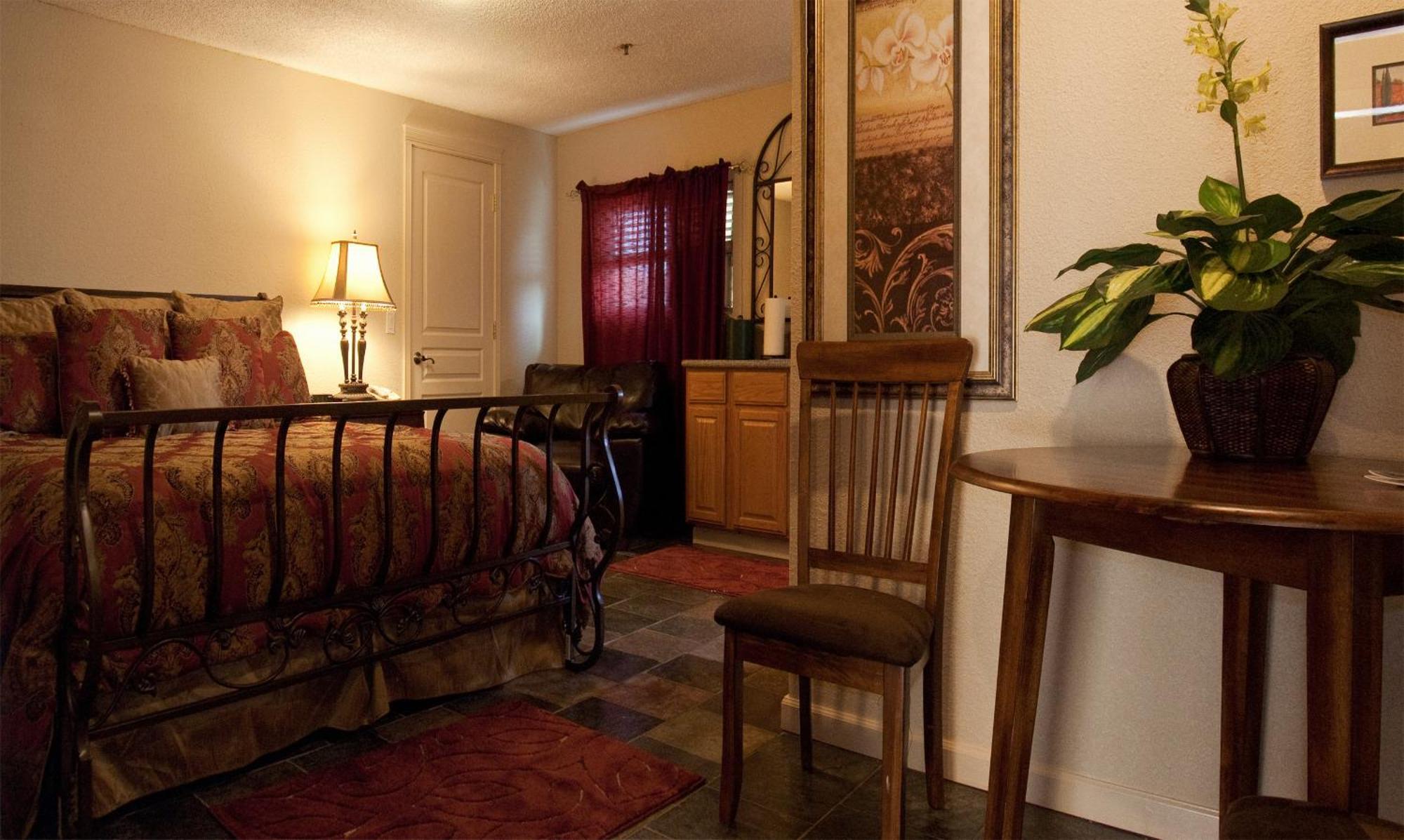 Silverton Inn & Suites Екстериор снимка