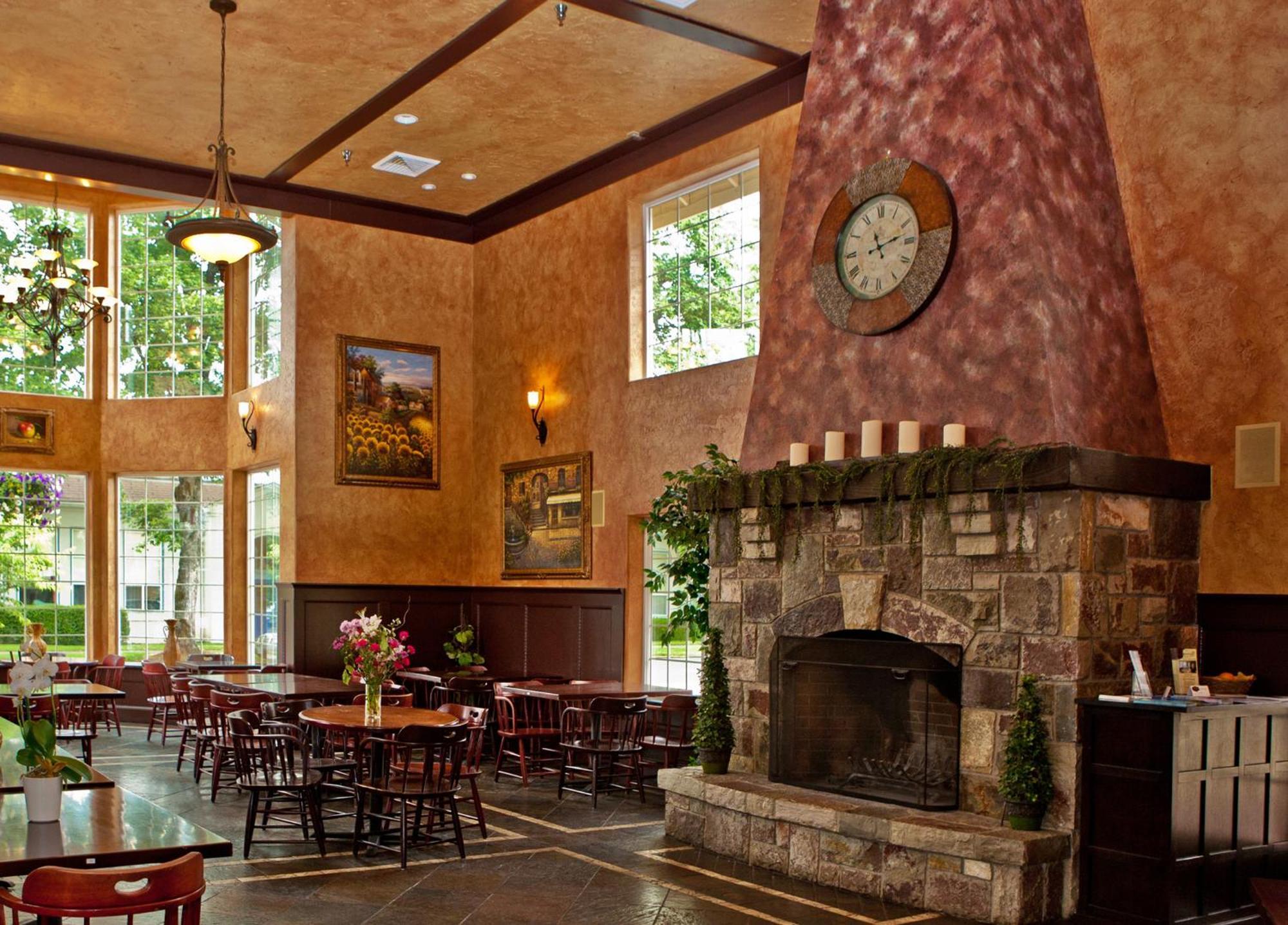 Silverton Inn & Suites Екстериор снимка