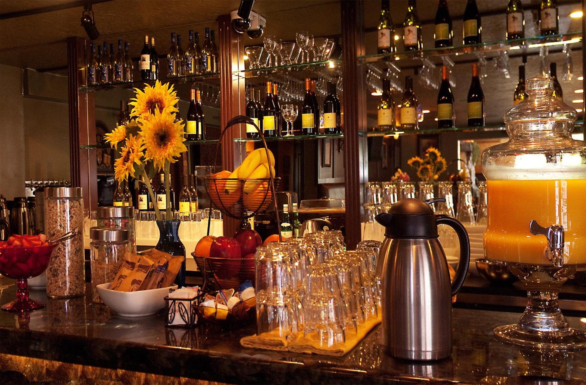 Silverton Inn & Suites Екстериор снимка
