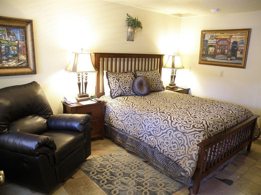 Silverton Inn & Suites Екстериор снимка