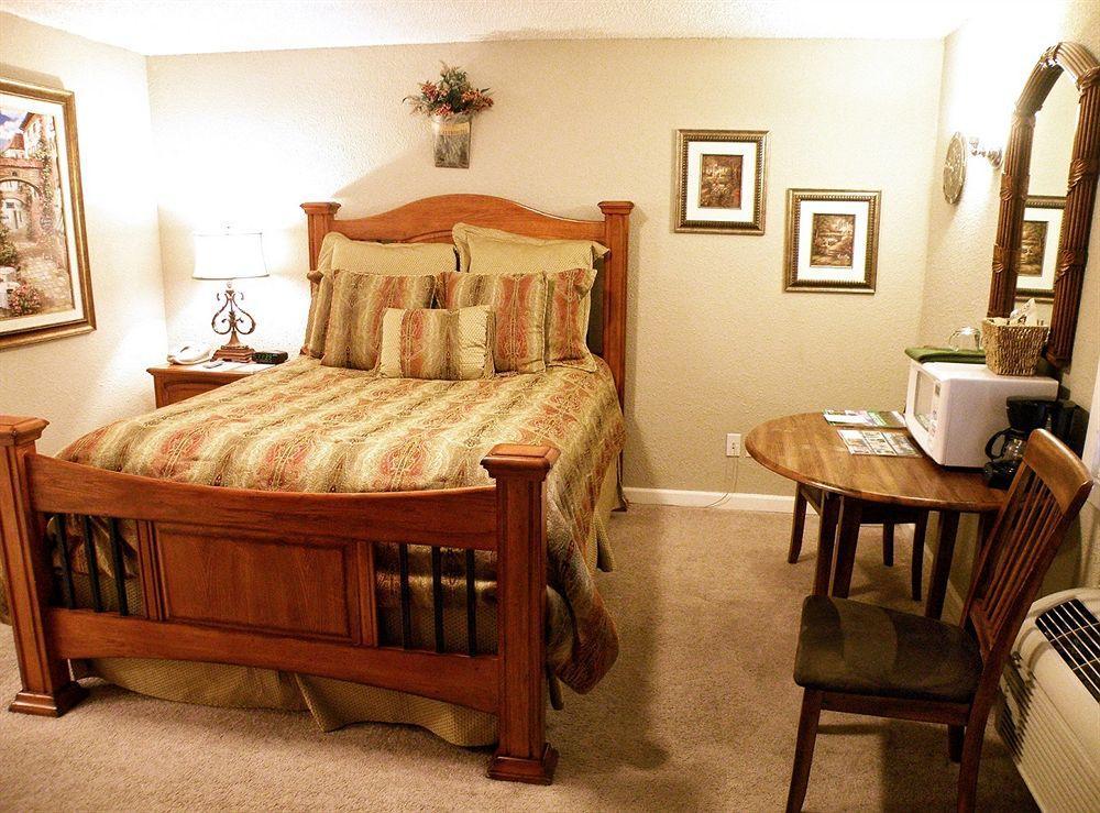Silverton Inn & Suites Екстериор снимка