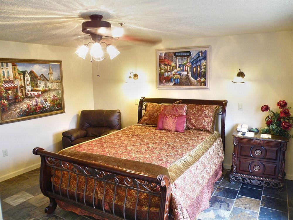 Silverton Inn & Suites Екстериор снимка