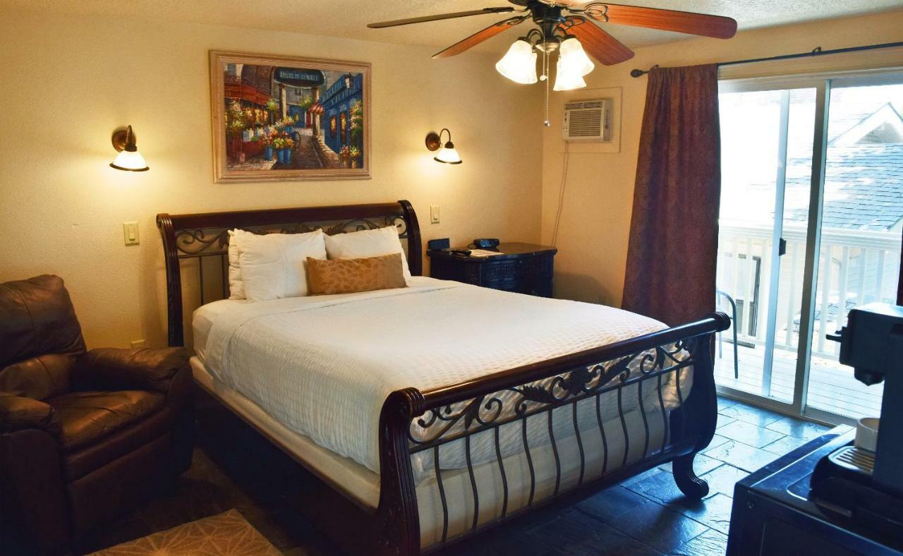 Silverton Inn & Suites Екстериор снимка