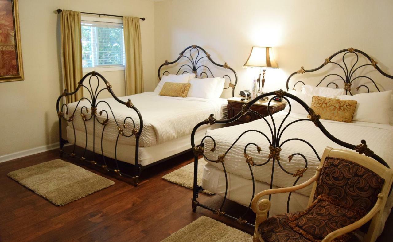 Silverton Inn & Suites Екстериор снимка