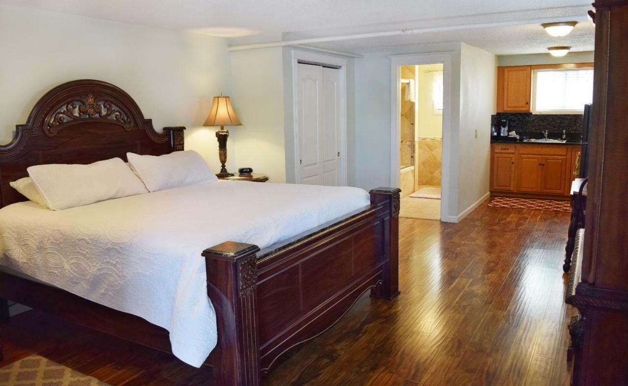 Silverton Inn & Suites Екстериор снимка