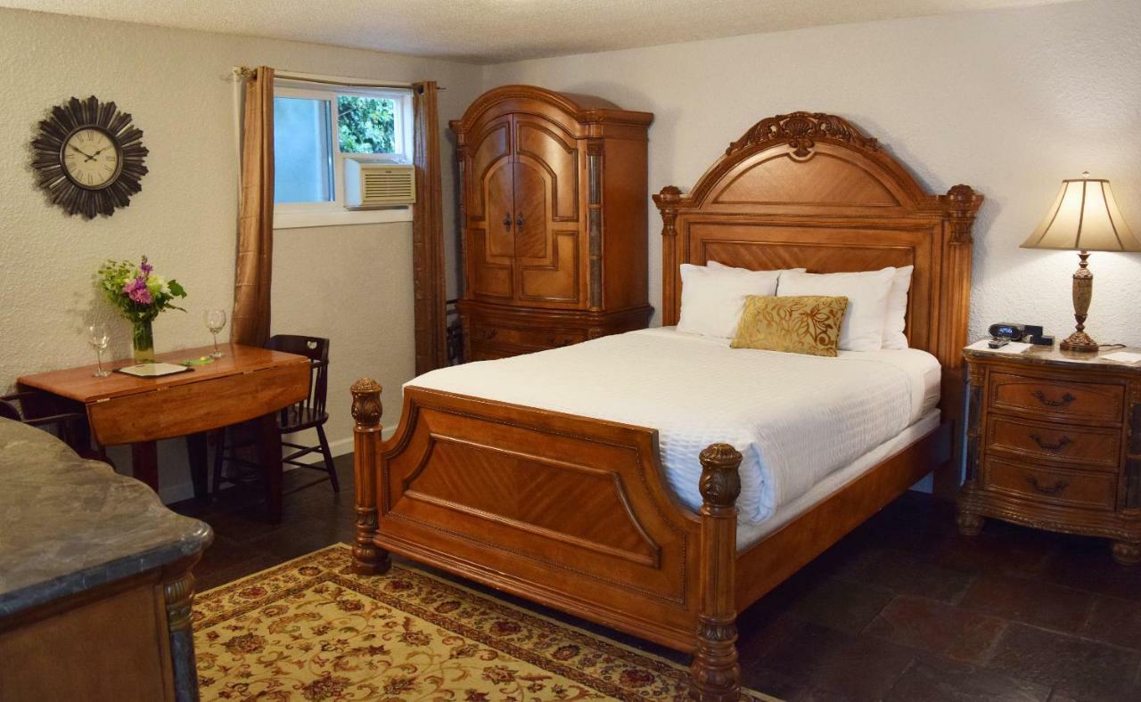 Silverton Inn & Suites Екстериор снимка